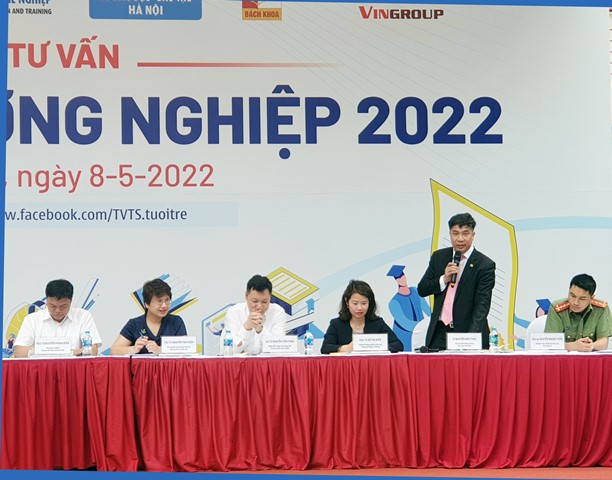 Học viện Tài chính tư vấn tại chỗ cho hàng vạn lượt học sinh THPT và phụ huynh trong Ngày hội vấn vấn tuyển sinh - hướng nghiệp 2022 tại Hà Nội